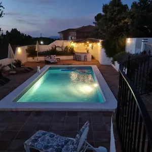 Todos Y Tonya Bed & Breakfast